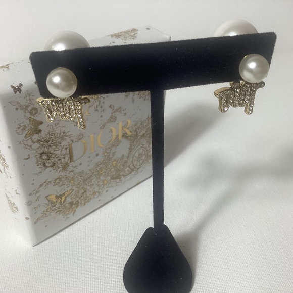 Dior Gold and Pearl Earrings - Picture 2 of 3